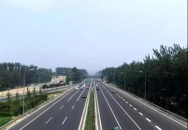 间断性才淄门的操作，能让我们在行驶时省油吗？